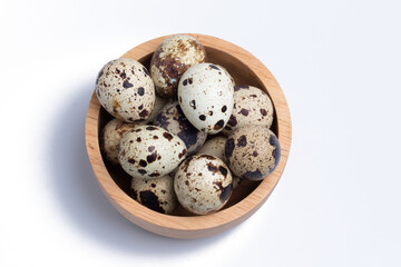 Obraz premium Quail eggs on a white background