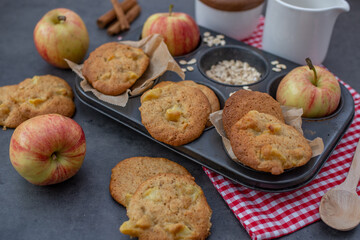 Crunchy sweet apple oat cookies 