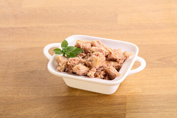 Canned tuna fish with oil