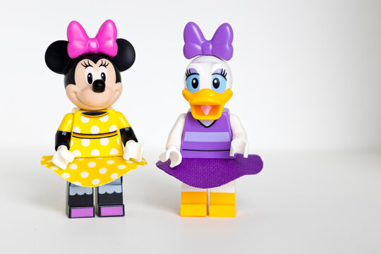 Lippstadt - Deutschland 22. Juni 2021 Lego Minnie Mouse Und Daisey