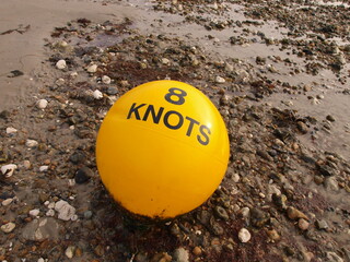 Yellow speed buoy with 8 knots written on it