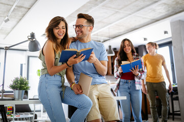 Obraz premium Happy group of young students studying together