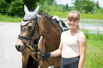 Reiterin mit Reitpony