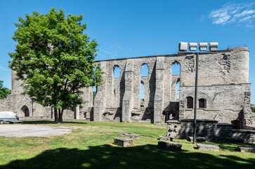 Fototapeta na wymiar abbey ruins