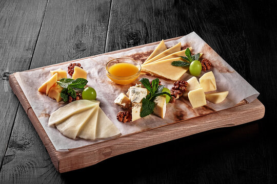 Platter with sulguni, mozzarella, dor blue and semi firm cheese