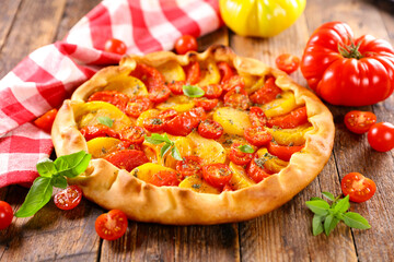 tomato quiche with fresh basil