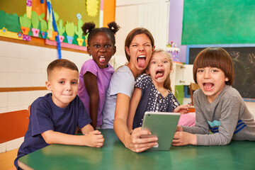 Children and kindergarten teachers stick out their tongues