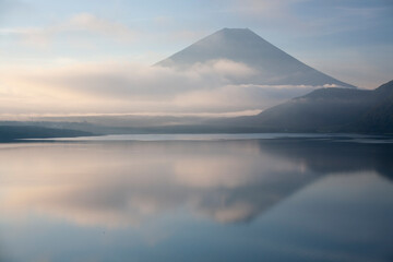 本栖湖の富士