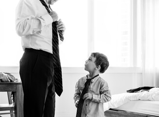 Father teaching son how to tie a tie - obrazy, fototapety, plakaty