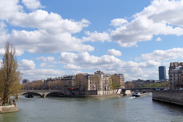 Obraz premium Ile de la cité island in the 4th arondissement of Paris 