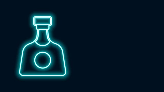 Glowing neon line Tequila bottle icon isolated on black background. Mexican alcohol drink. 4K Video motion graphic animation