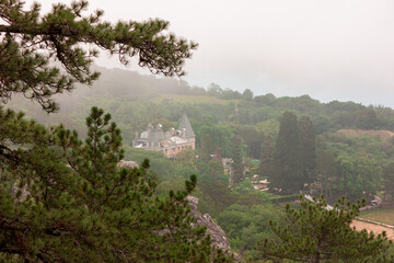 Obraz premium massandra palace top view, view from the mountain in the fog, the palace of Alexander the third