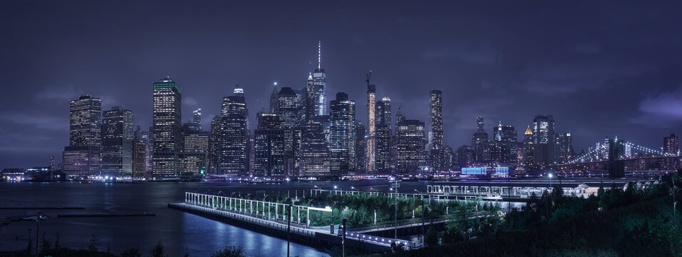 Panoramic of New York skyline and skyscrapers from New Jersey, at night, with neon noir effect © Helena GARCIA