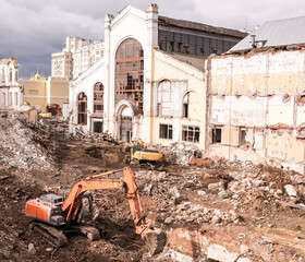   Excavators destroying the building in the center of Moscow,near the Patriarchal bridge