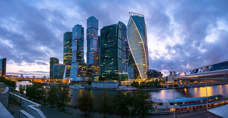Obraz premium City landscape of Moscow. Skyscrapers in Russia. Business district of Moscow. Skyscrapers of Moscow on summer evening. Moskva-city with burning lights. Panorama Russia with skyscrapers.