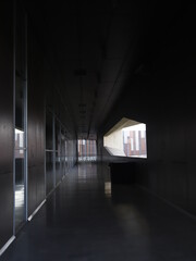 Geometryczny prześwit okno w budynku odbicia