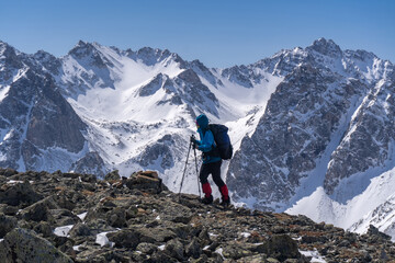 Fototapeta premium Girl with a backpack climbs the mountain
