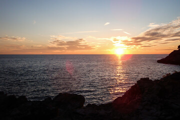 Kroatien. Abendliche Stimmung am Meer. Blick in die untergehende Sonne . 