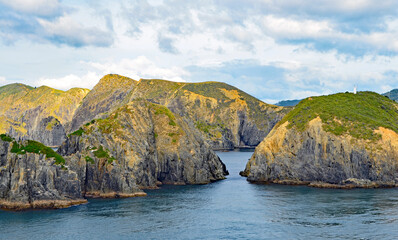 Fototapeta premium Fährüberfahrt Neuseelands Nord- und Südinsel eine der schönsten der Welt, atemberaubende Schönheit der Cook Strait, panorama