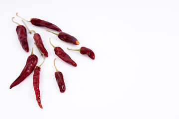 Chili Paprikas auf einem weißen Hintergrund