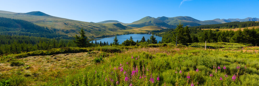 Lac de Guery (panoramique) - Auvergne, France