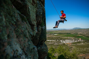 Climber to climb to the top of the mountain