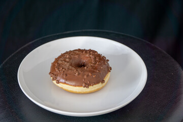 Donut auf Teller
