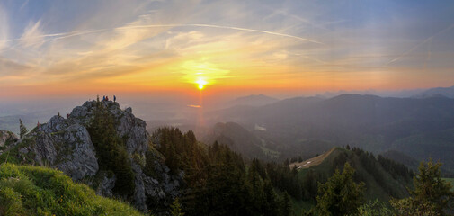 Sonnenaufgang in den Allgäuer Bergen Grünten