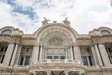 Fototapeta premium modern office building with sky mexico, paisaje urbano, urban, architecture, Ciudad de México sky artdeco artnovo eclectico, Centro Historico, Downtown Mexico City