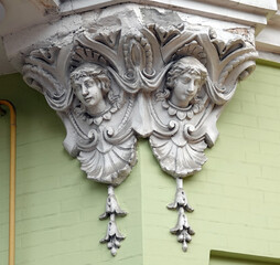 Building facade decoration with sculptures of people