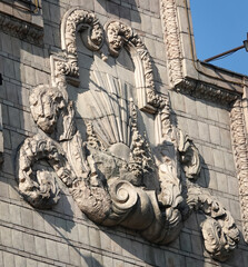 Obraz premium Elements of artistic decoration of the facade of the building