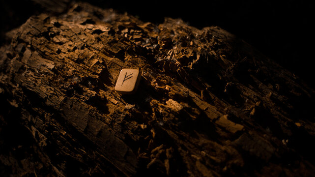 Rune symbolizing wealth