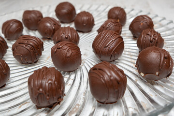 Dark chocolate candies / pralines / truffles