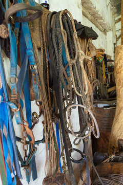 artesanías de cuero trenzado para caballos