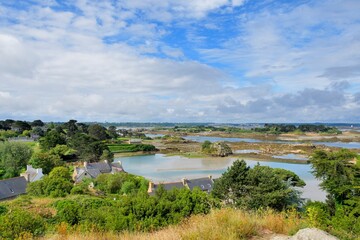 Fototapeta na wymiar Beautiful seascape on the Brehat island in Brittany. France