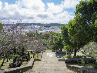 Fototapeta na wymiar 嘉数高台公園、階段上から那覇市方面を望む