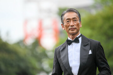 実業家　タキシード姿の男性　日本人　