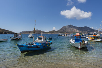 Fototapeta na wymiar View of the port on the Greek island of Fournoi in the North Aegean