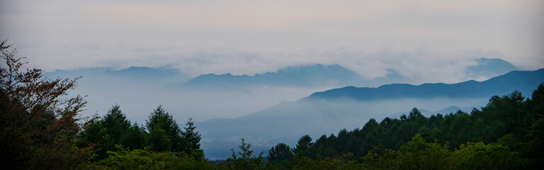”八千穂高原”から見る雲海の山／長野県