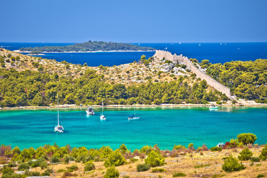 Ostrica wall ruins in Grebastica bay view