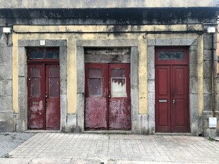 Fototapeta na wymiar construção antiga, portas 