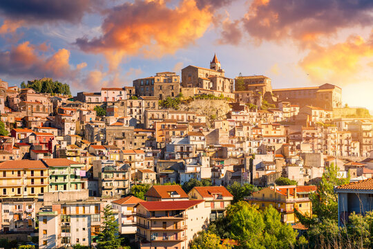The medieval hill town of Francavilla di Sicilia. Italy, Sicily, Messina Province, Francavilla di Sicilia.