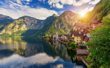 Fototapeta premium Scenic picture-postcard view of famous Hallstatt mountain village in the Austrian Alps, Salzkammergut region, Hallstatt, Austria. Hallstatt village on Hallstatter lake in Austrian Alps.