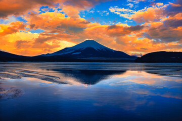 富士山と夕焼け雲