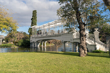 Buenos Aires, Argentina, june 20 of 2021. Bridge in the park called Bosques de Palermo or Rosedal in the center of the city. - obrazy, fototapety, plakaty