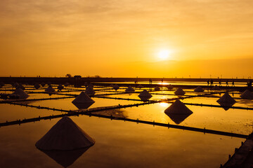 The dim sunset of the salt pan