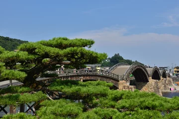 Gartenposter Kintai-Brücke 錦帯橋と松