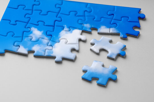 Cloud & social media icon on colorful jigsaw puzzle