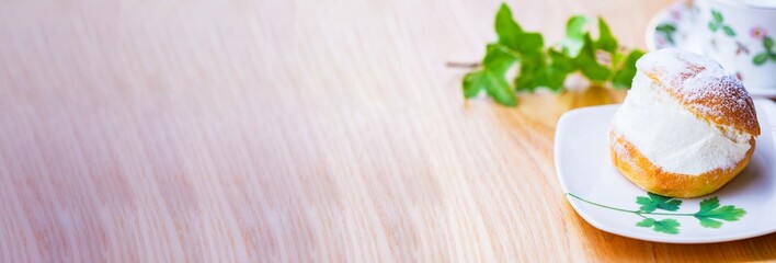 マリトッツォ　スイーツパン　【 流行 の 洋菓子 】