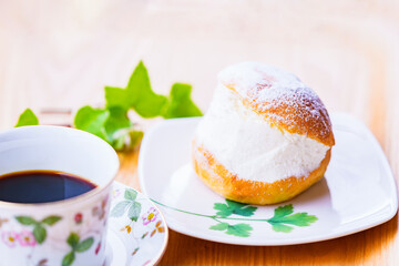 マリトッツォ　スイーツパン　【 流行 の 洋菓子 】